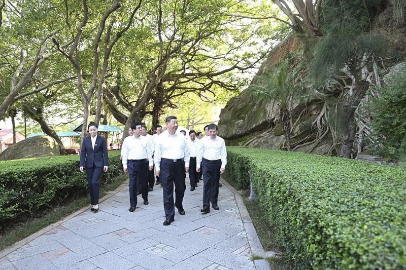 △2024年10月15日，習近平總書記在福建省漳州市東山縣關帝文化產(chǎn)業(yè)園考察。