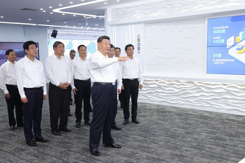 △2024年10月16日，習近平總書記在中國（福建）自由貿(mào)易試驗區(qū)廈門片區(qū)參觀自由貿(mào)易試驗區(qū)建設成果展。