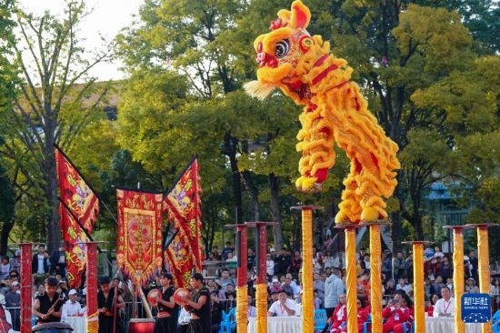 10月19日，云南魯木納龍獅藝術(shù)團(tuán)隊(duì)員在南獅高樁自選套路項(xiàng)目中比賽，最終他們獲得該項(xiàng)目銅獎。