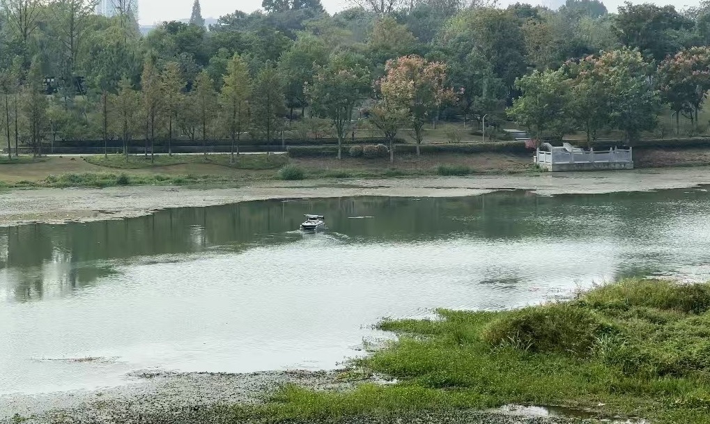 浙江湖州安吉縣滸溪幸福河湖景色宜人。人民網(wǎng)記者 申佳平攝