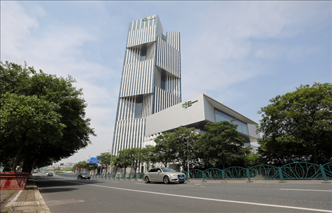 這是位于上海浦東新區(qū)世博園區(qū)的新開發(fā)銀行總部大樓（2022年6月17日攝）。新華社記者 方喆 攝