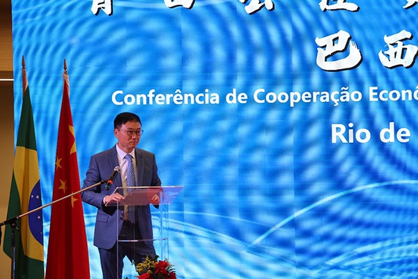 浙江省僑聯(lián)副主席兼巴西華人文化交流協(xié)會榮譽(yù)主席尹霄敏在活動現(xiàn)場致辭。人民網(wǎng)記者 陳海琪攝