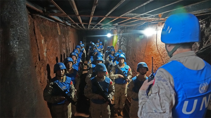 進(jìn)入地下掩體隱蔽。王軍杰攝