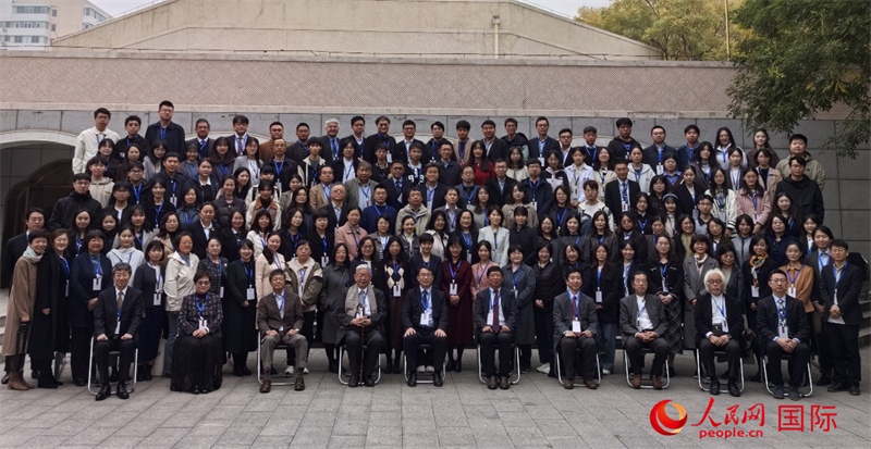 與會嘉賓合影留念。人民網記者 陳建軍攝