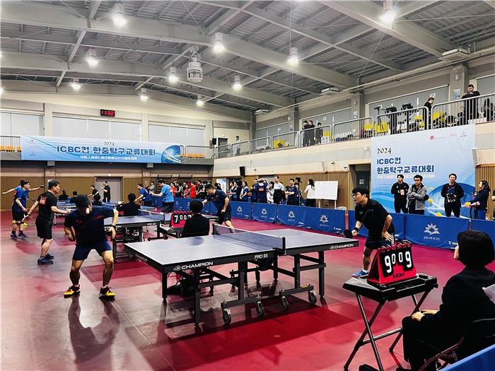 圖為中韓業(yè)余乒乓球友誼賽現(xiàn)場(chǎng)。 首爾中國(guó)文化中心供圖