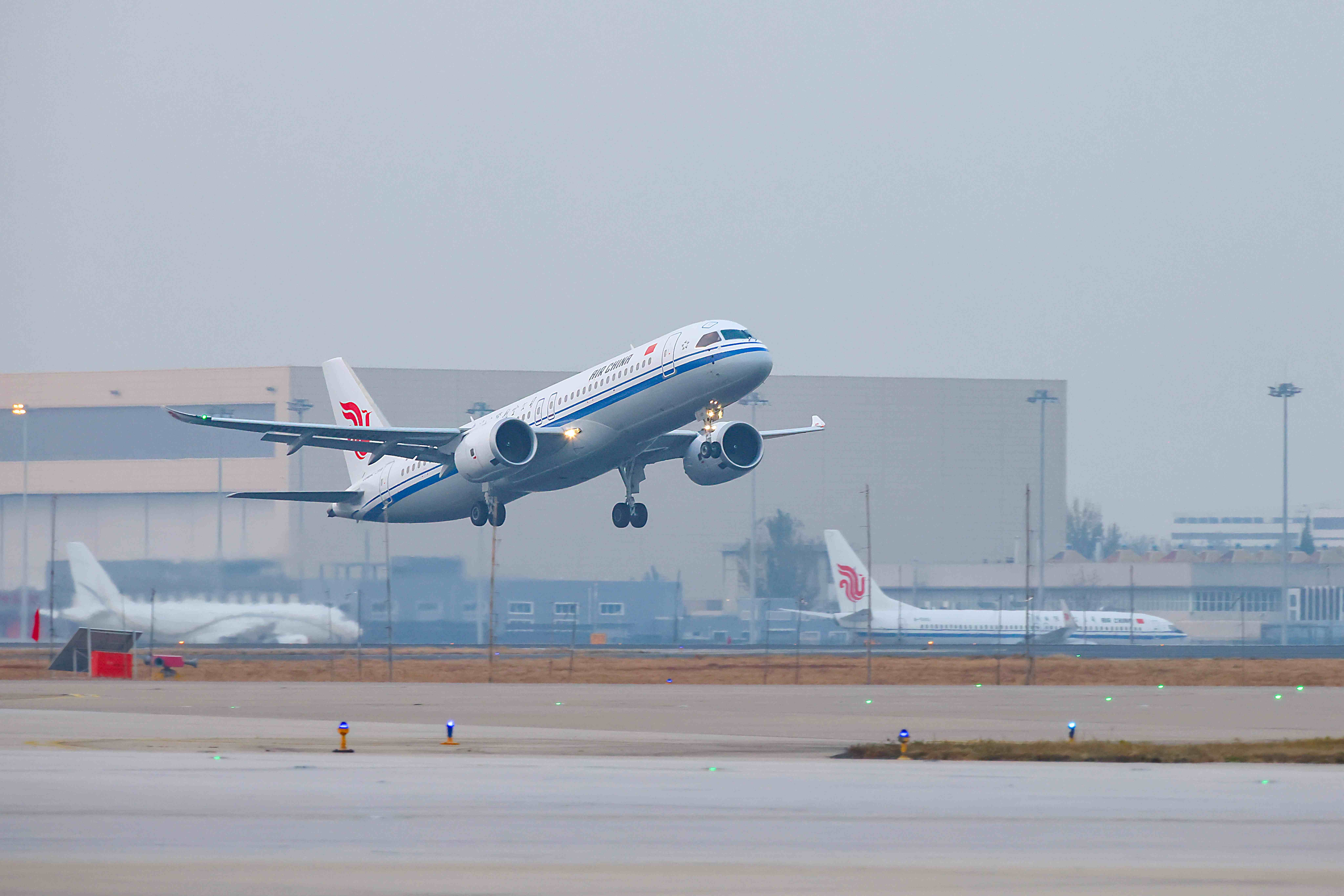 飛機(jī)從北京首都國(guó)際機(jī)場(chǎng)起飛，航向澳門。受訪方供圖