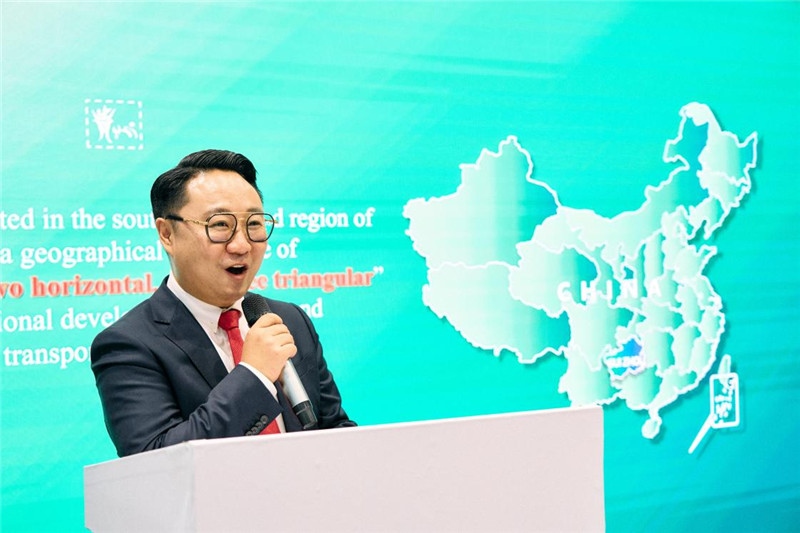 “中國(guó)館”貴州旅游推介會(huì)現(xiàn)場(chǎng)介紹。楊浩鵬