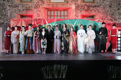 墨西哥華人婦女聯(lián)合總會(huì)木蘭藝術(shù)團(tuán)的中國(guó)古代服裝表演。主辦方供圖