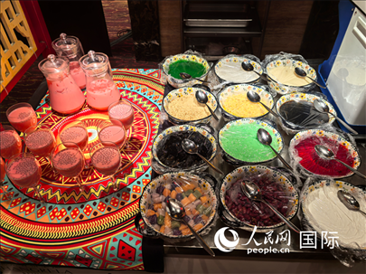 馬來西亞美食節(jié)現(xiàn)場準(zhǔn)備的美食。人民網(wǎng) 楊春燕攝