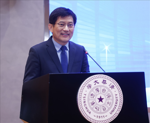 清華大學國家治理研究院執(zhí)行院長、清華大學計算社會科學與國家治理實驗室執(zhí)行主任孟慶國教授演講。供圖單位：清華大學國家治理研究院