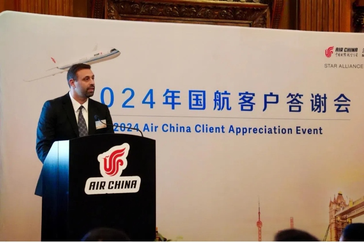 英國48家集團(tuán)俱樂部主席杰克·佩里發(fā)表致辭。吳若鳴攝