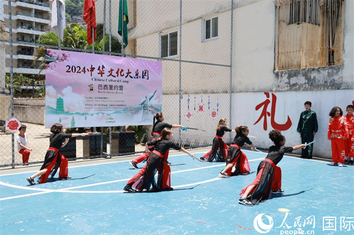 《中華武術(shù)》表演展現(xiàn)了武術(shù)剛?cè)岵莫毺伧攘?。人民網(wǎng)記者 陳海琪攝