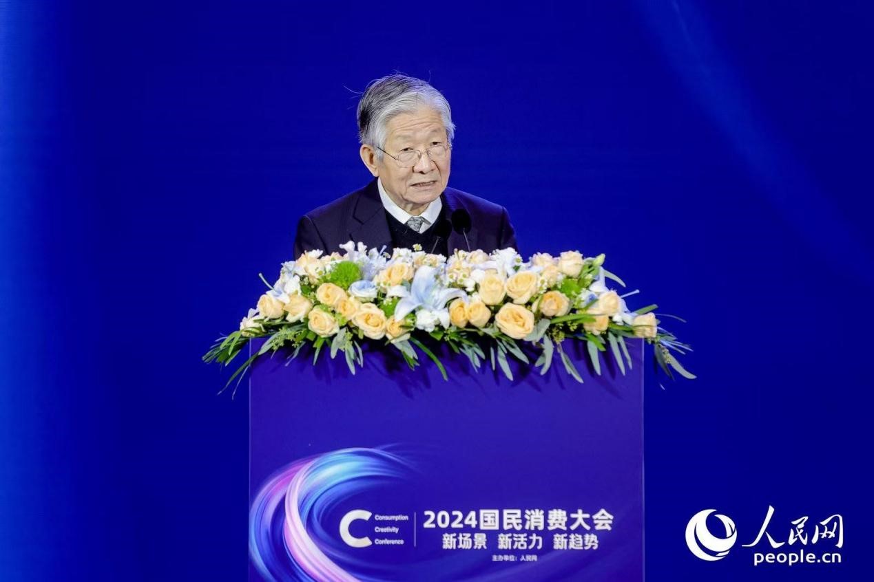 國務(wù)院發(fā)展研究中心原副主任、中國企業(yè)評價協(xié)會會長侯云春在2024國民消費大會上分享。