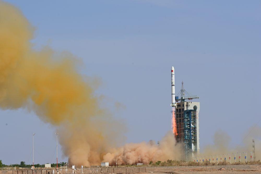 △2023年5月21日16時(shí)，我國(guó)在酒泉衛(wèi)星發(fā)射中心采用長(zhǎng)征二號(hào)丙運(yùn)載火箭，成功發(fā)射首顆內(nèi)地與澳門合作研制的空間科學(xué)衛(wèi)星“澳門科學(xué)一號(hào)”。