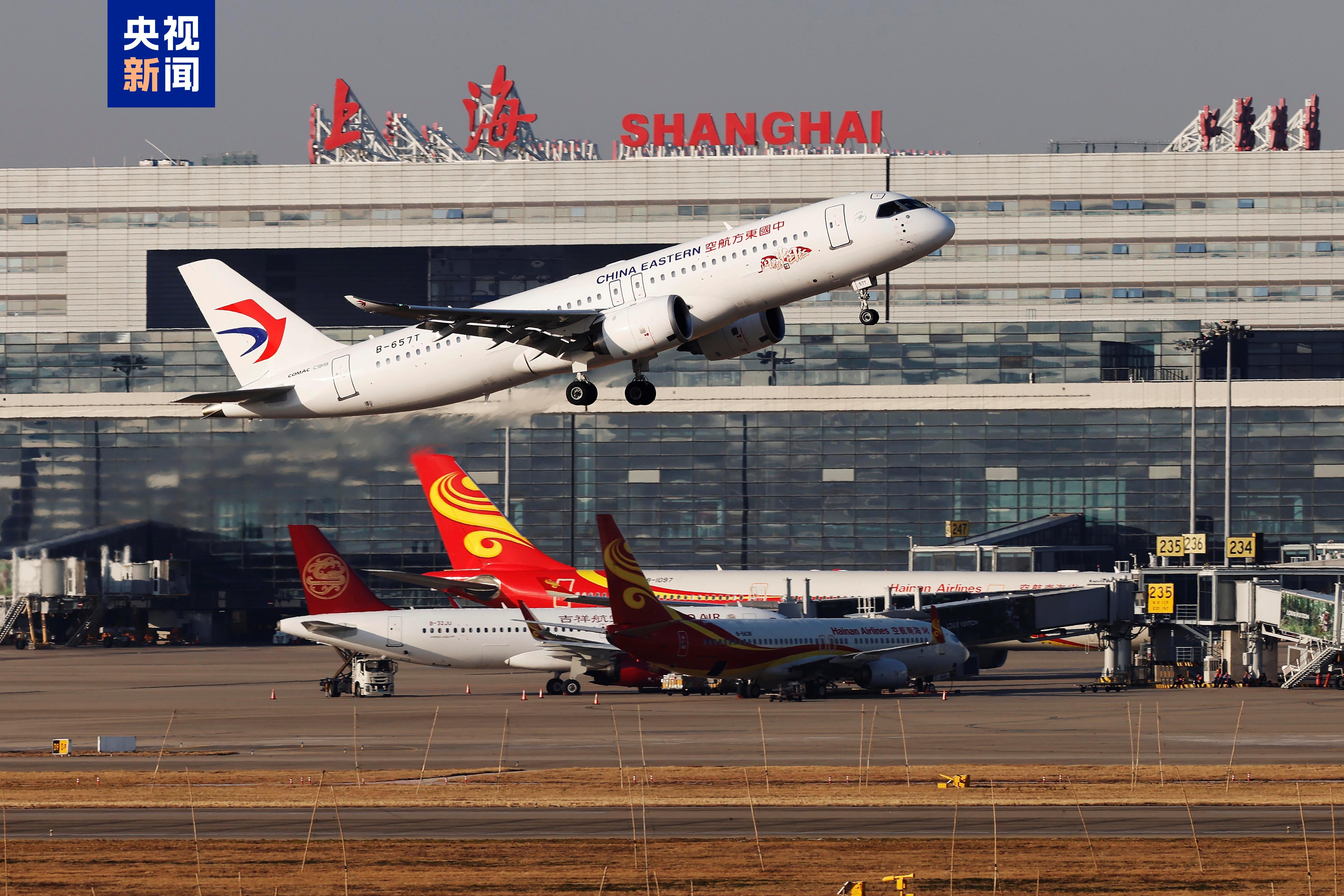 △2025年1月1日，中國(guó)東方航空首次使用C919執(zhí)飛MU721“上海虹橋—香港”航班從上海虹橋國(guó)際機(jī)場(chǎng)起飛。