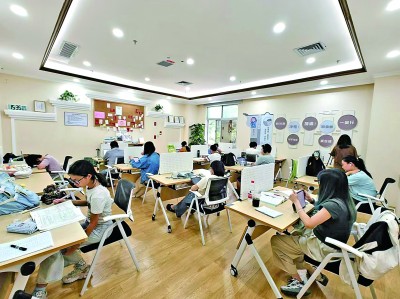 廣東深圳市龍崗區(qū)黨群服務(wù)中心開(kāi)設(shè)的共享自習(xí)室一景。受訪者供圖