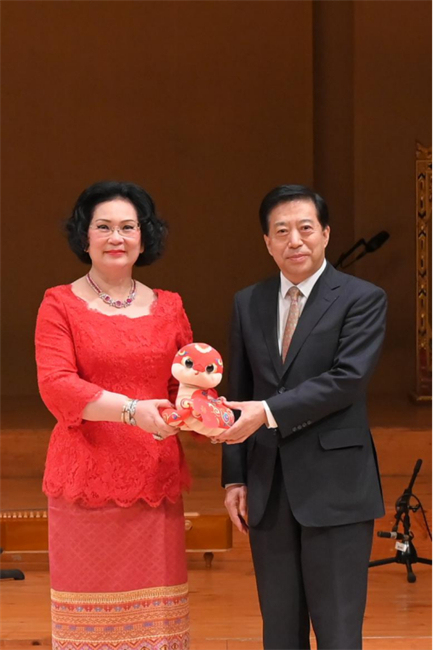 中國駐泰國大使韓志強與國際奧委會委員、泰國愛樂樂團董事會主席坤仁帕塔瑪共同出席音樂會。主辦方供圖