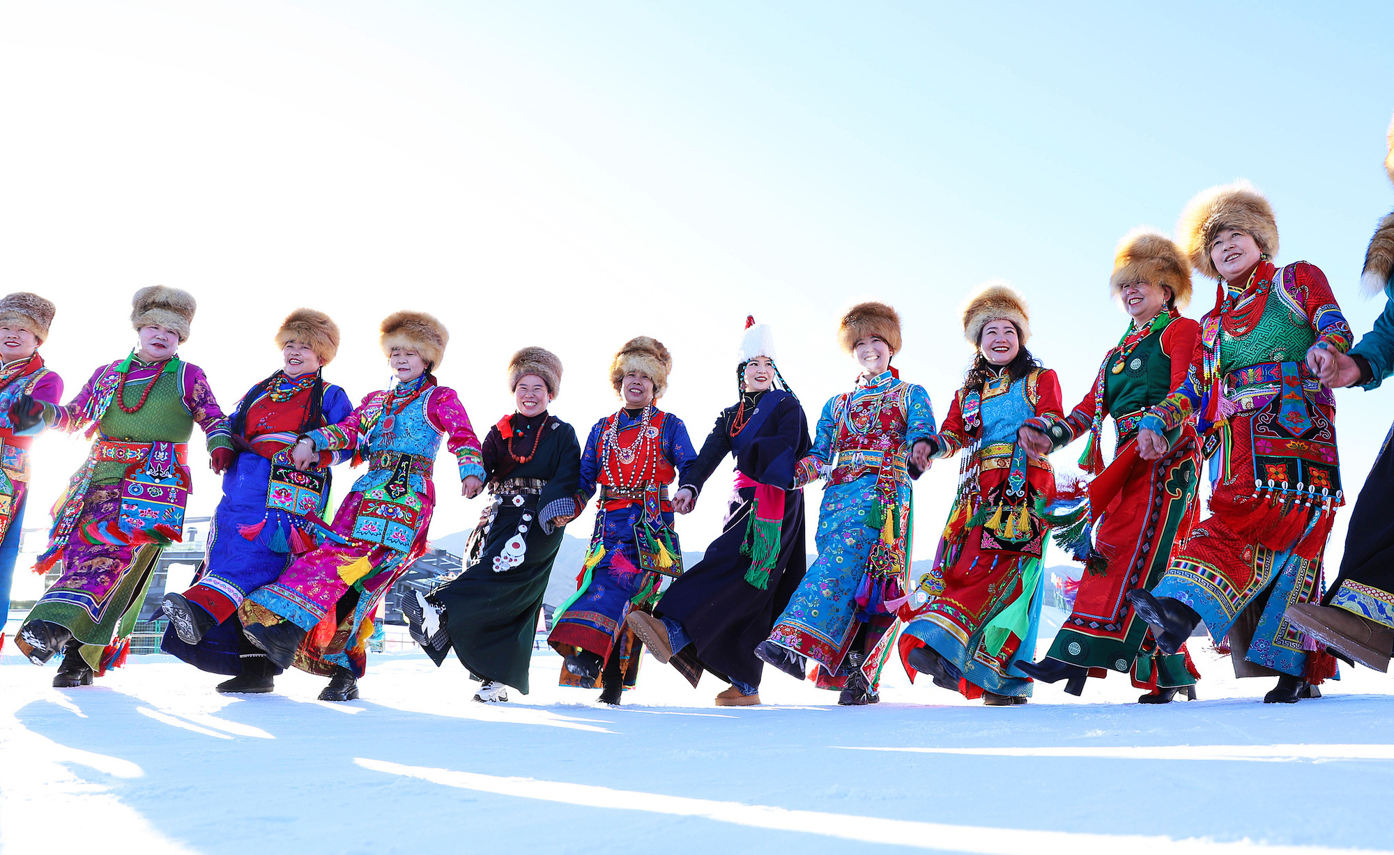甘肅張掖，雪地千人鍋莊舞表演