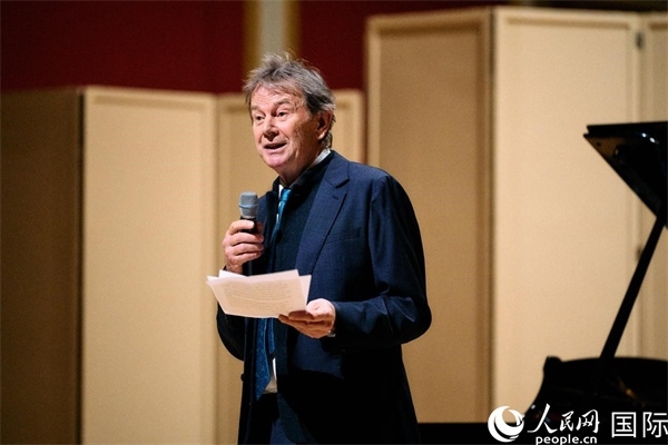 英中了解協(xié)會(huì)會(huì)長(zhǎng)邁克爾·伍德致辭。 楊浩鵬攝