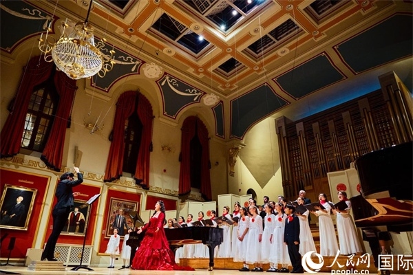 大合唱《燈火里的中國(guó)》。楊浩鵬攝