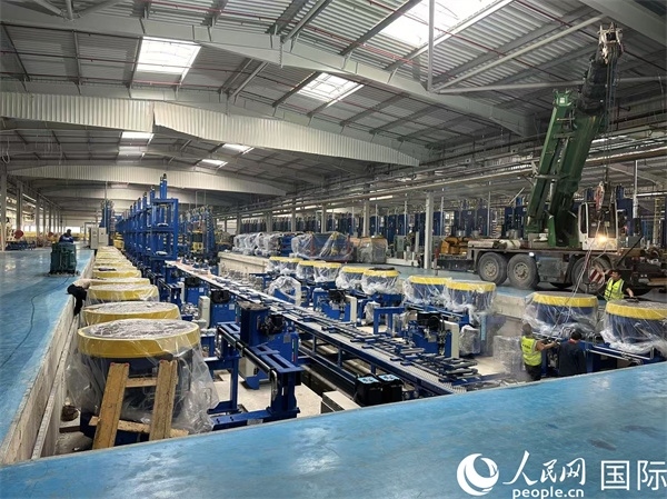 森麒麟輪胎在科技城的工廠車間。人民網(wǎng)記者 黃培昭攝