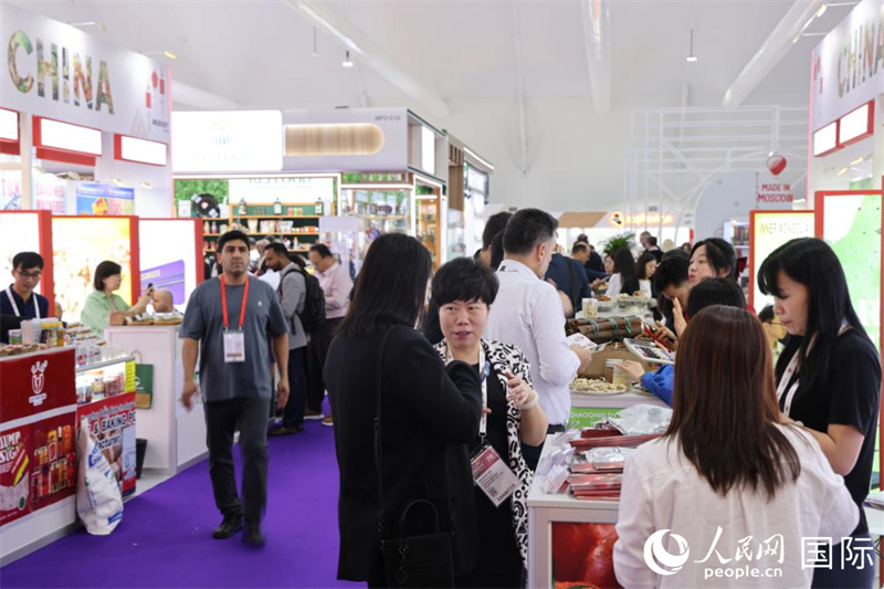 第三十屆海灣食品展正在迪拜舉行，圖為中國(guó)館一角。人民網(wǎng)記者 張志文攝
