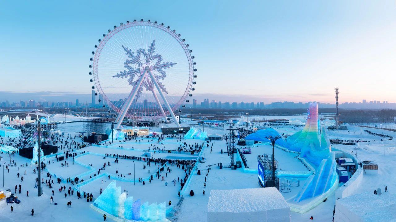 △哈爾濱冰雪大世界吸引游客前來打卡。