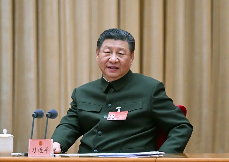 2024年3月7日下午，習(xí)近平出席十四屆全國(guó)人大二次會(huì)議解放軍和武警部隊(duì)代表團(tuán)全體會(huì)議并發(fā)表重要講話。新華社記者 李剛 攝