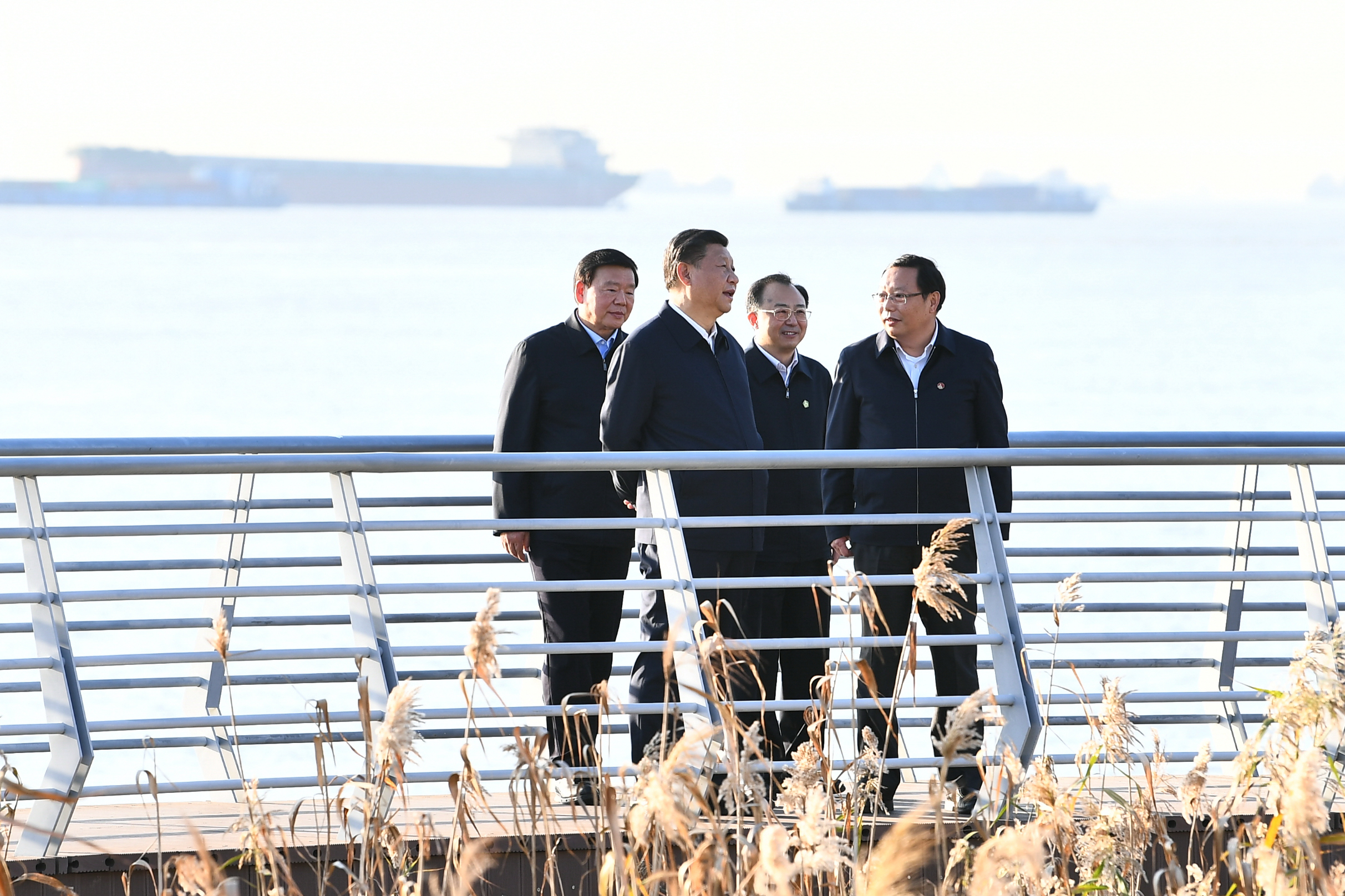 2020年11月12日，習(xí)近平總書(shū)記在江蘇南通五山地區(qū)濱江片區(qū)考察。