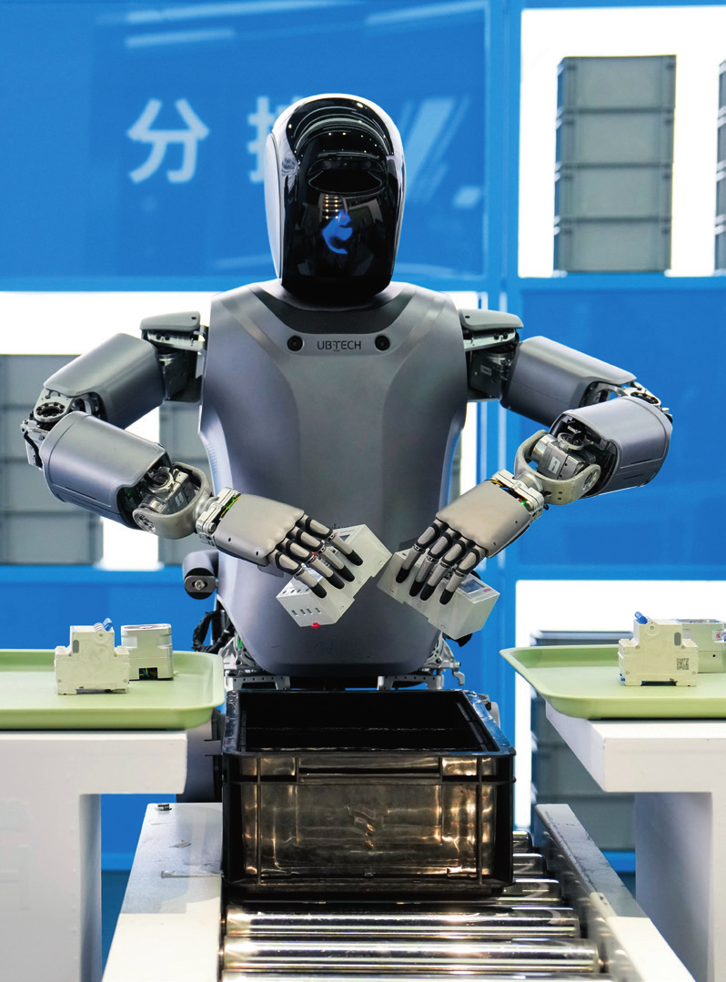 北京“機(jī)器人大世界”展示的優(yōu)必選人形機(jī)器人（2025年2月24日攝）。鞠煥宗攝/本刊