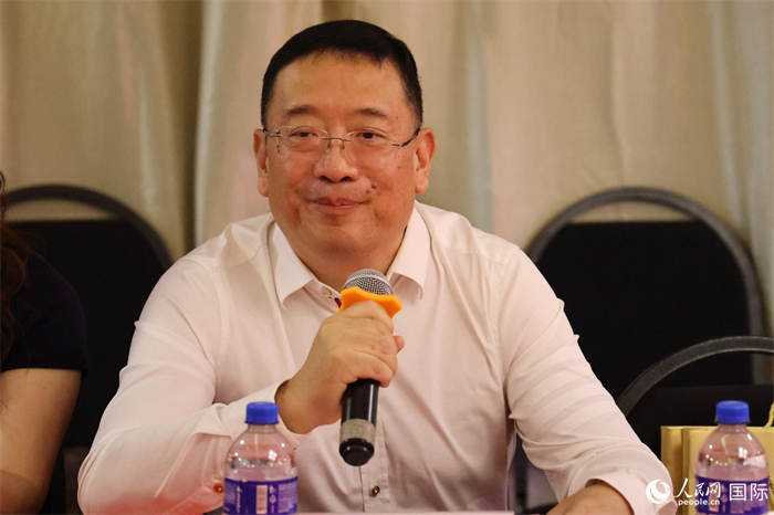 巴西文協(xié)主席上官建峰在座談會(huì)上致辭。人民網(wǎng)記者 陳海琪攝