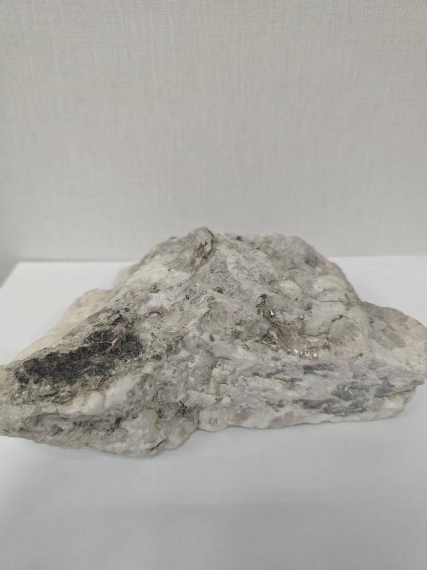 高純石英礦原礦。自然資源部供圖