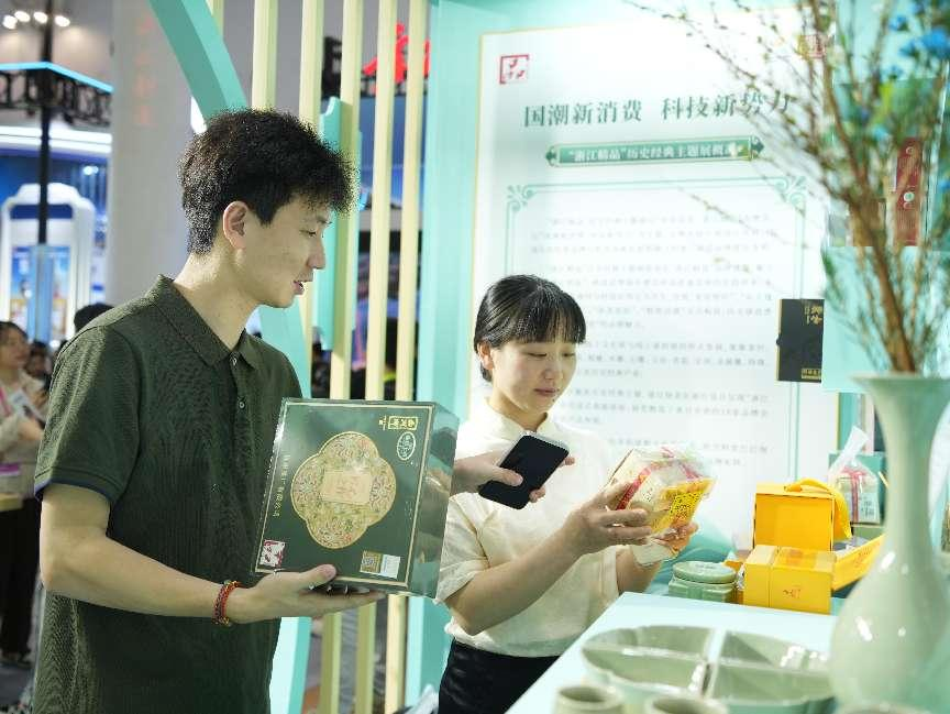 國潮新消費(fèi)帶來科技文化消費(fèi)新理念。人民網(wǎng)記者 張力洋攝