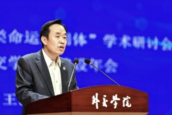 外交學(xué)院黨委書記王世廷大使致辭。主辦方供圖