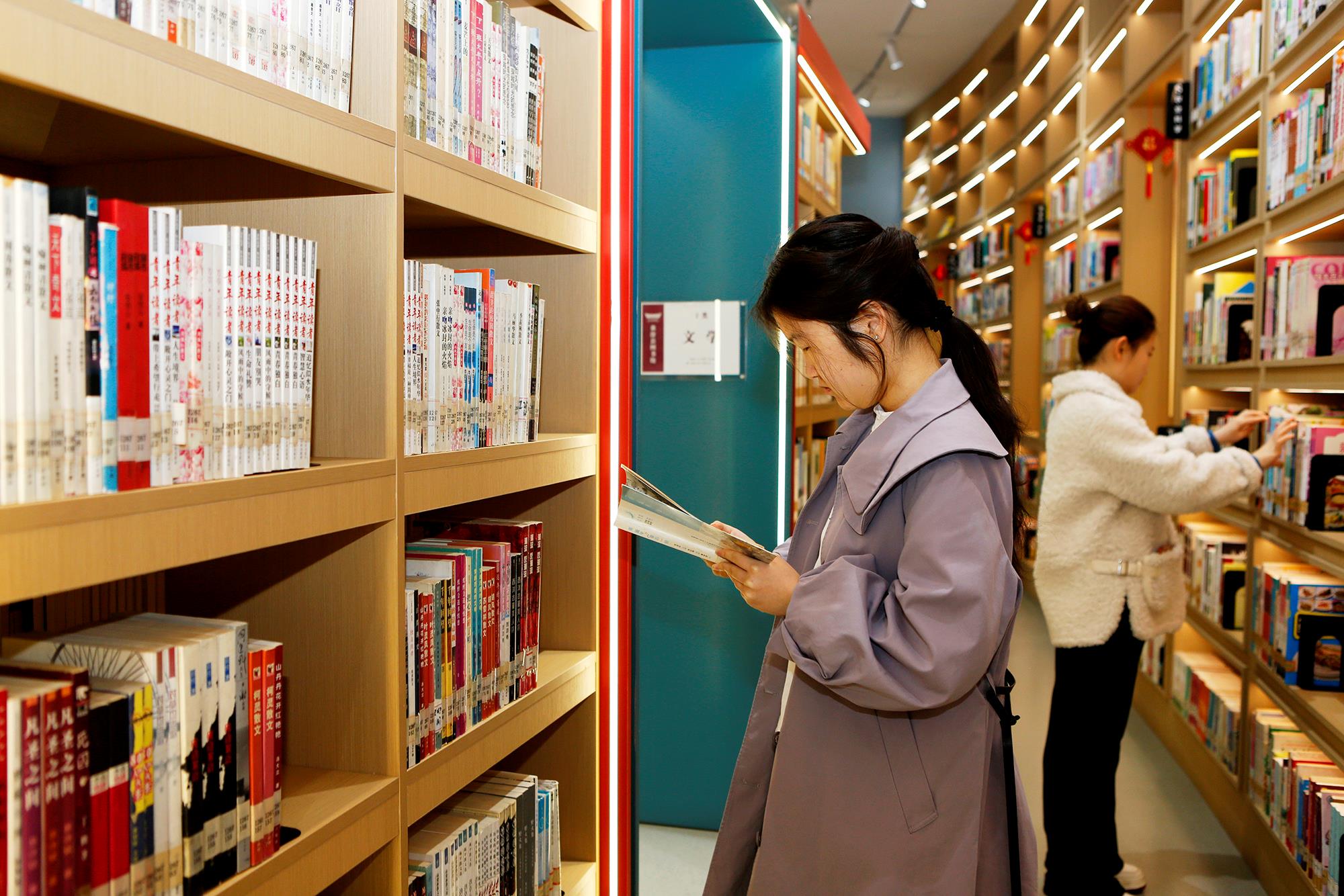 △2025年3月29日，讀者在山西臨汾市襄汾縣圖書館閱讀。