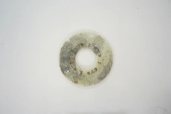 武王墩一號墓出土的鏤孔玉璧。全國十大考古新發(fā)現(xiàn)活動辦公室供圖