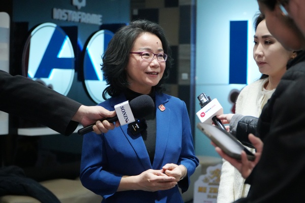 沈敏娟大使接受中蒙主流媒體采訪(fǎng)。中國(guó)駐蒙古國(guó)使館供圖