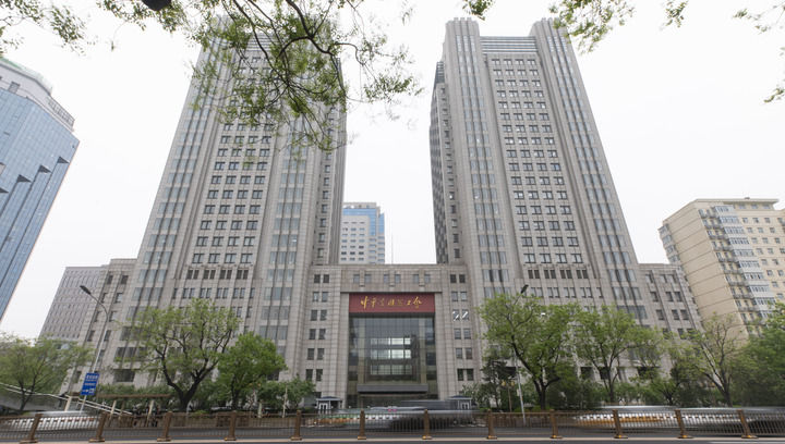 這是2025年4月21日在北京拍攝的中華全國(guó)總工會(huì)外景。新華社發(fā)（王鑫攝）