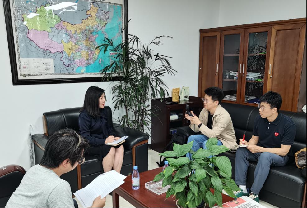 記者采訪企業(yè)跨境物流建設(shè)情況。人民網(wǎng) 孫啟凡攝
