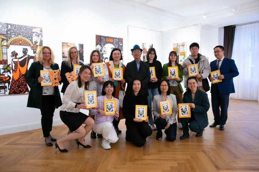 嘉賓合影。圖片由布達(dá)佩斯中國文化中心供圖