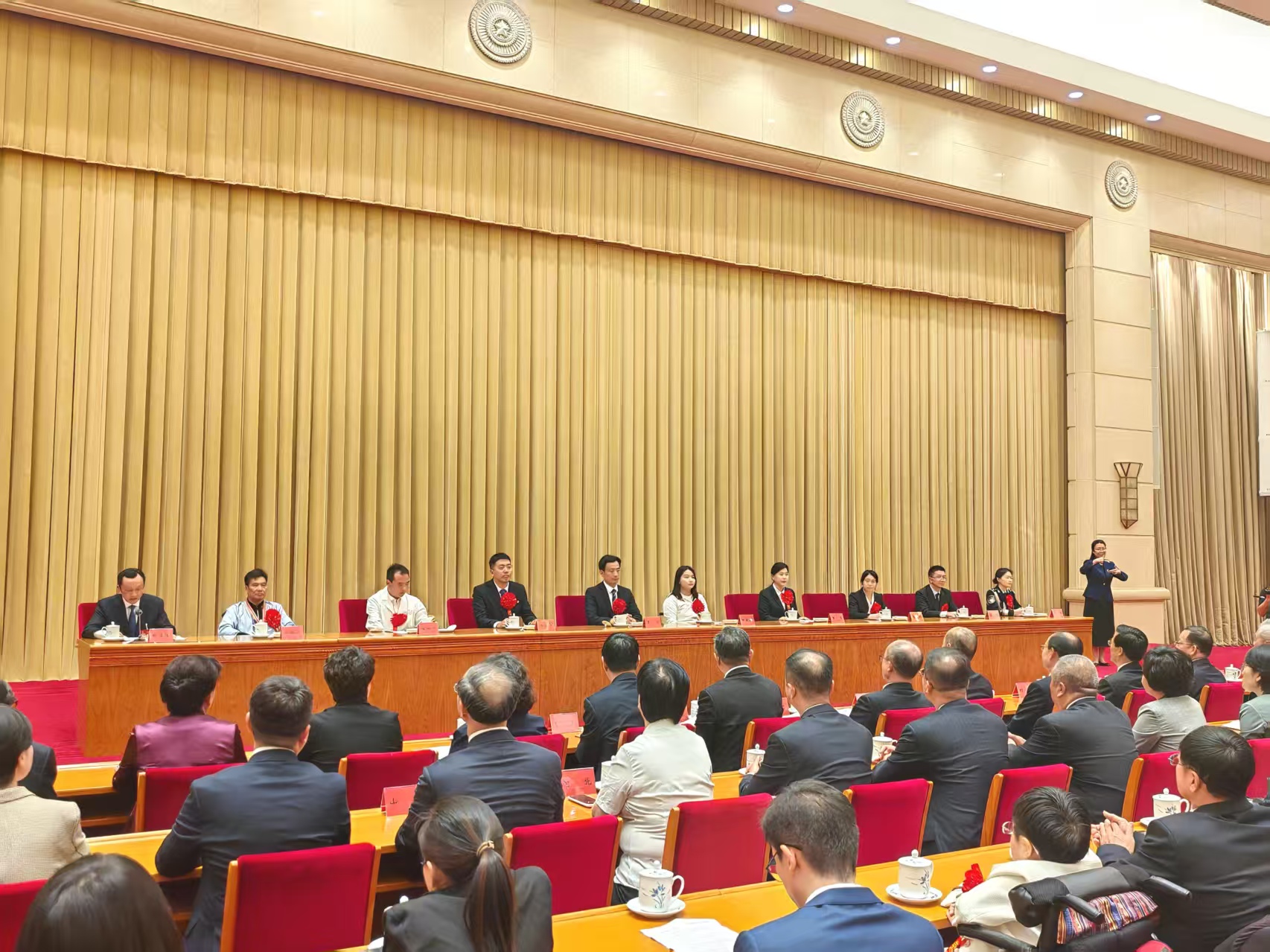 第七次全國(guó)自強(qiáng)模范暨助殘先進(jìn)事跡首場(chǎng)報(bào)告會(huì)現(xiàn)場(chǎng)。 人民網(wǎng)記者 王子鋒攝