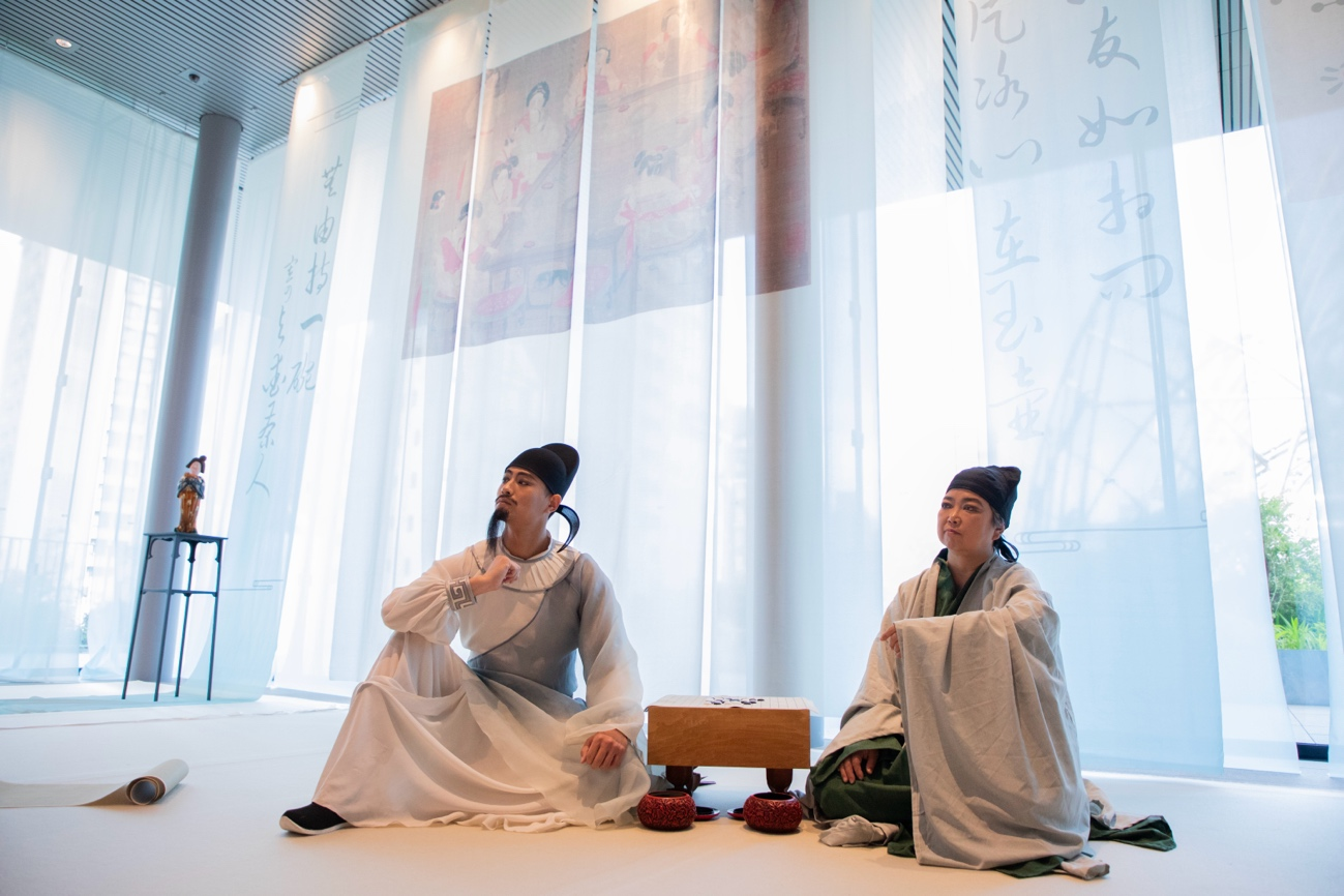白居易與茶仙盧仝。中國(guó)駐大阪旅游辦事處供圖