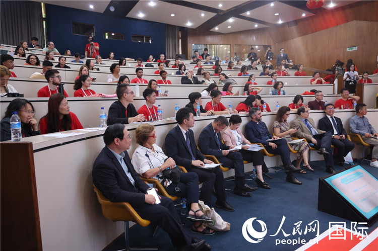 2025年“漢語橋”巴西賽區(qū)決賽現(xiàn)場。人民網(wǎng)記者 時(shí)元皓攝