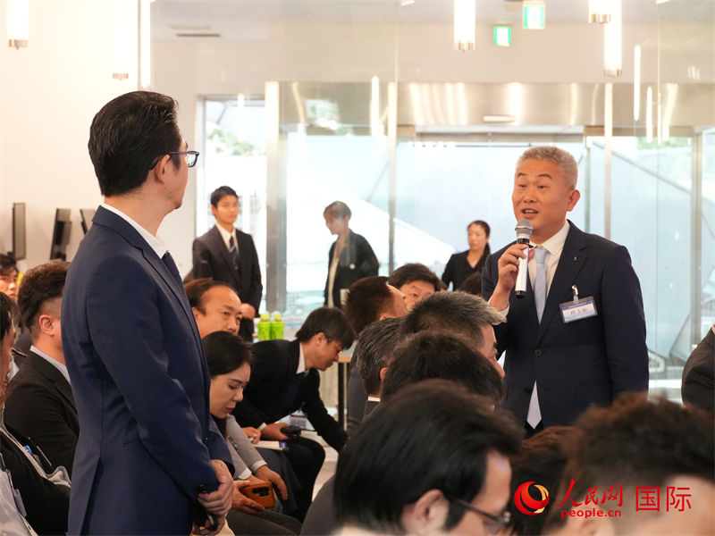 參會企業(yè)與海南代表團積極交流。