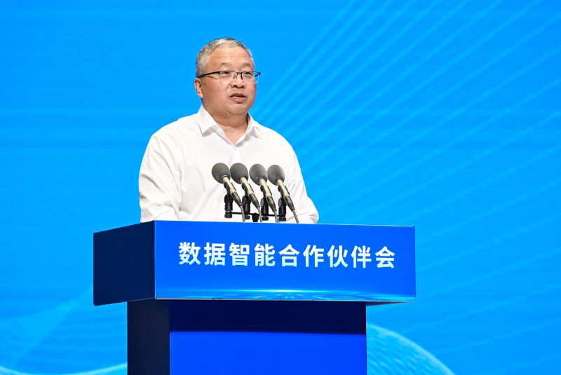 圖為豫資控股集團(tuán)黨委書記、董事長秦建斌。