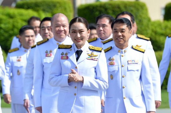 2024年9月7日，泰國總理佩通坦·欽那瓦（前中）及新一屆內(nèi)閣成員在位于首都曼谷的總理府與媒體見面。新華社發(fā)（拉亨攝）