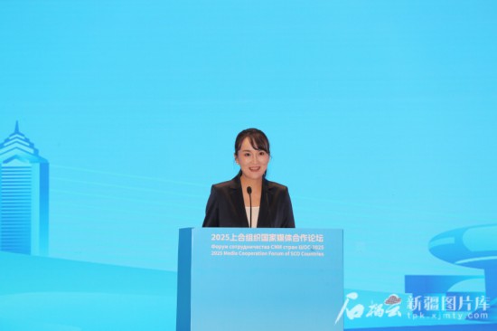 5月23日，在2025上合組織國家媒體合作論壇青年文化交流營活動中，人民日報社記者阿爾達克·塔巴拉克發(fā)言。石榴云/新疆日報記者 李雄心攝