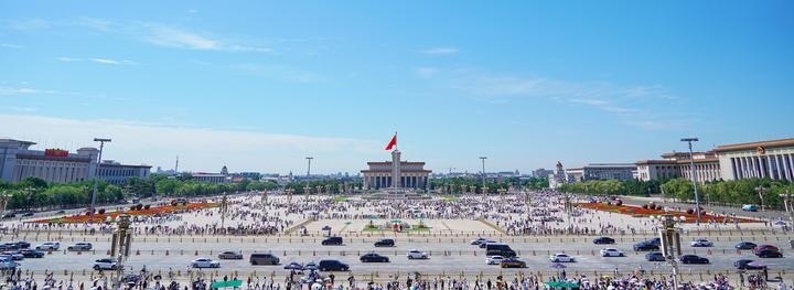 2024年7月17日拍攝的北京天安門廣場(chǎng)及建筑群。