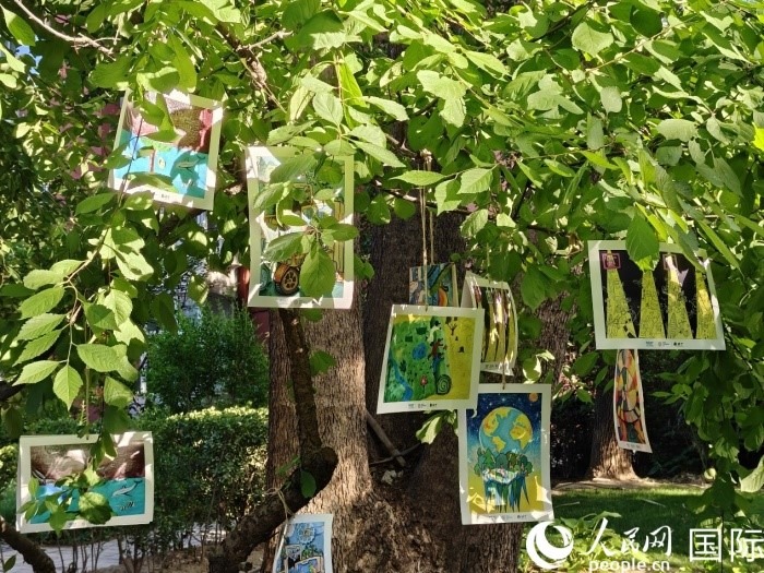 兒童環(huán)保繪畫展覽。人民網(wǎng)記者 李明攝