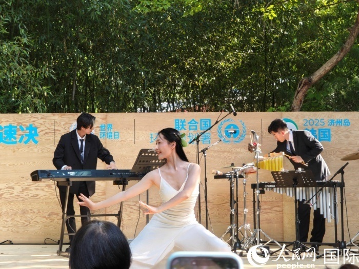 《舞，自然》舞蹈表演。人民網(wǎng)記者 李明攝